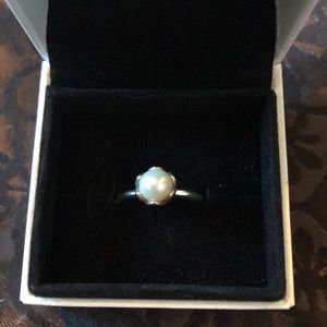 Pearl Ring. Sterling silver.